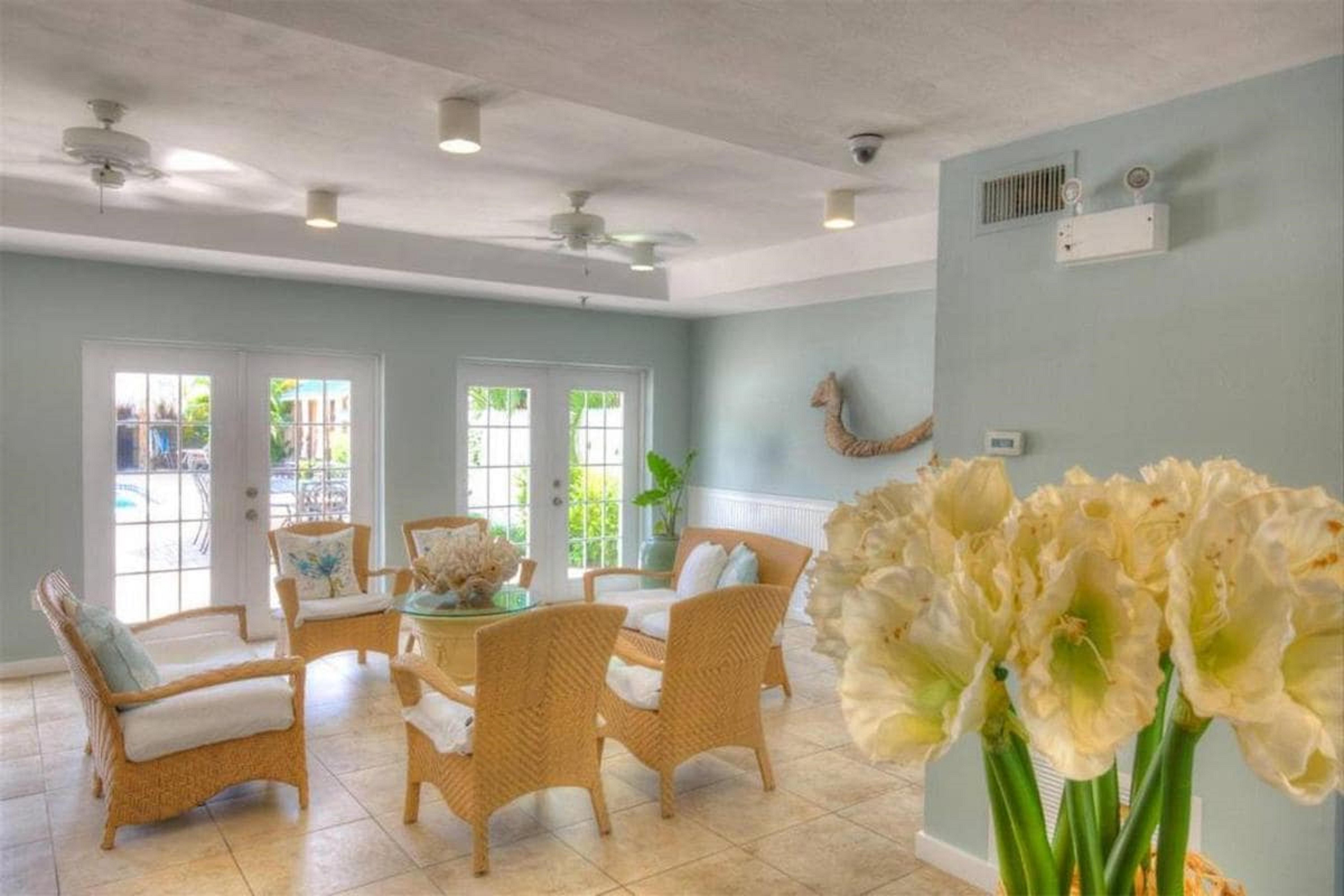 Naples Garden Inn Εξωτερικό φωτογραφία