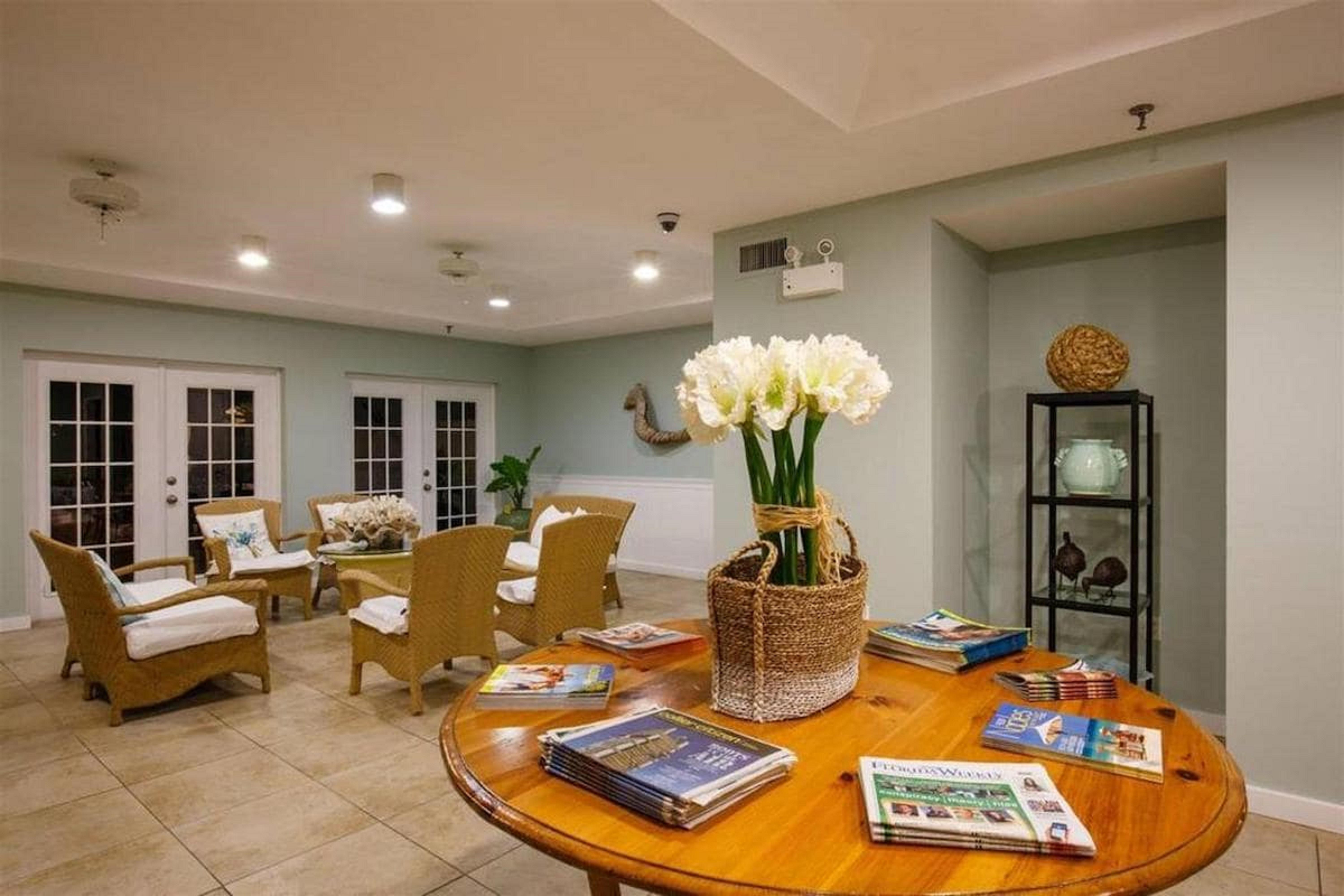 Naples Garden Inn Εξωτερικό φωτογραφία