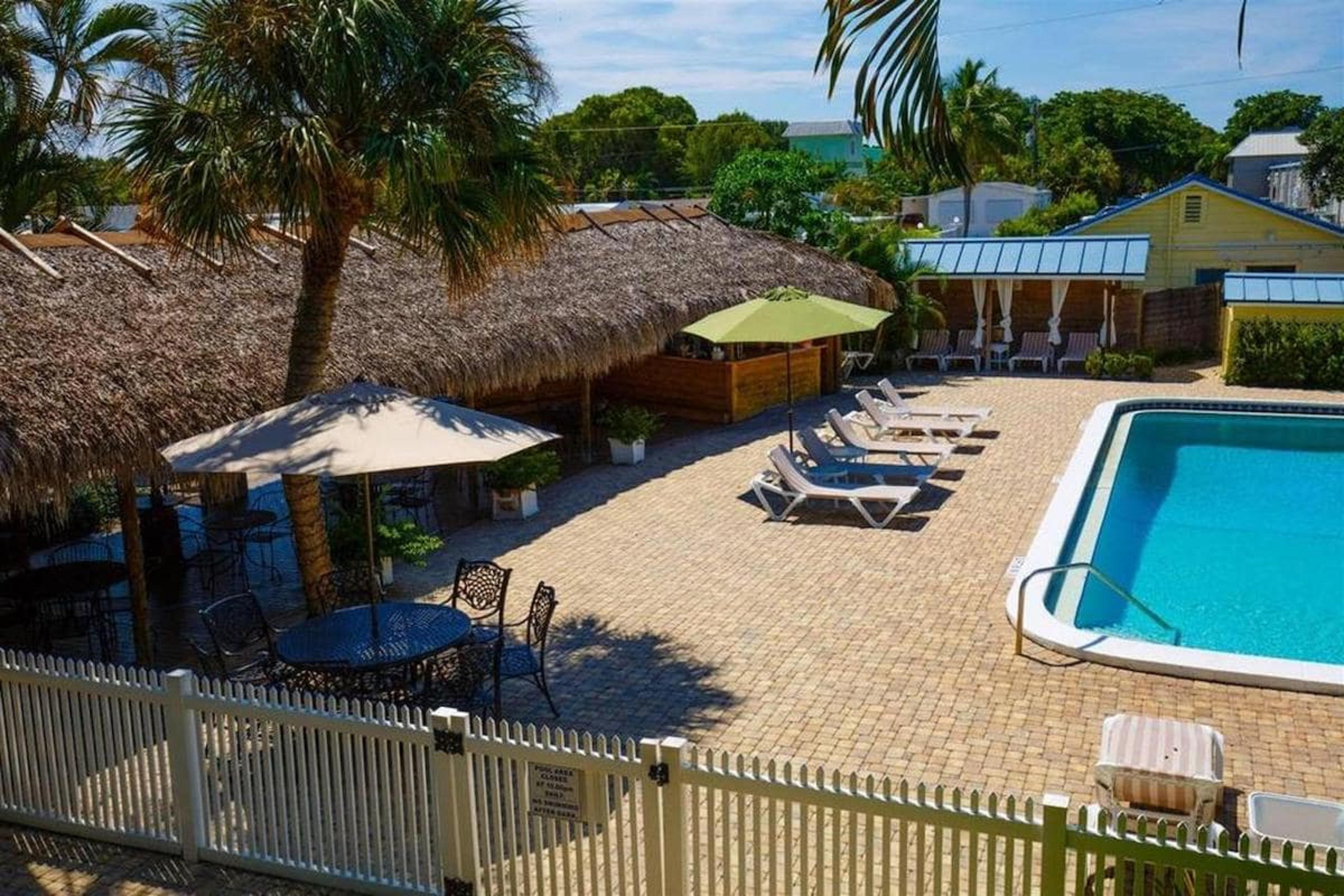 Naples Garden Inn Εξωτερικό φωτογραφία